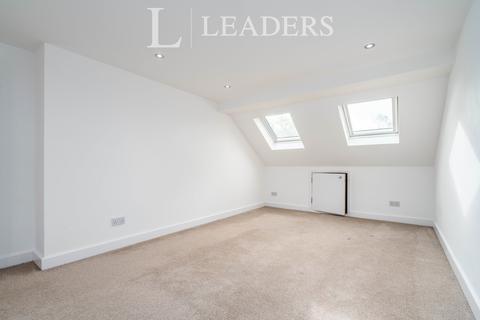 3 bedroom terraced house to rent, Castle Road