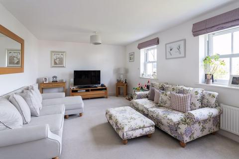 57 Westmount Close, Worcester Park, KT4 8FL