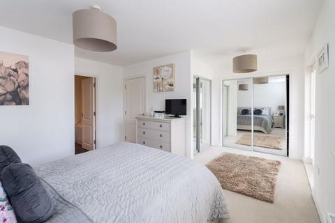 57 Westmount Close, Worcester Park, KT4 8FL