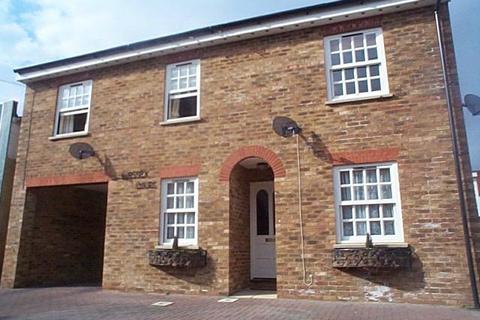 2 bedroom house to rent, Wessex Court,Russell Street, Windsor