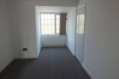 3 bedroom end of terrace house to rent, Whiteley, Windsor