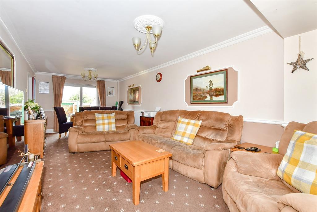 Curling Tye, Basildon, Essex 3 bed end of terrace house for sale £340,000