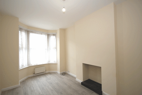 3 bedroom end of terrace house to rent, Powerscourt Road, Portsmouth PO2