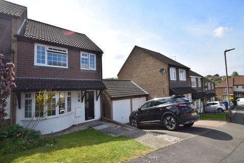 3 bedroom semi-detached house to rent, Christie Close , Chatham , Kent