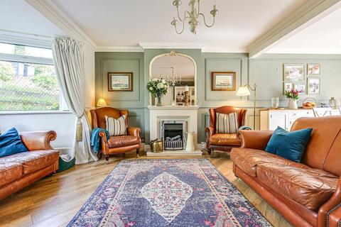 28 Whitefield Avenue, Purley, CR8 4BJ