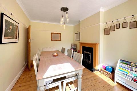 2 Sylvan Close, South Croydon, CR2 8DS