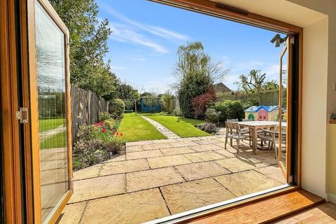 2 Sylvan Close, South Croydon, CR2 8DS