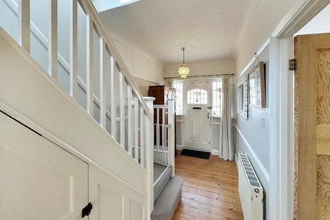 2 Sylvan Close, South Croydon, CR2 8DS