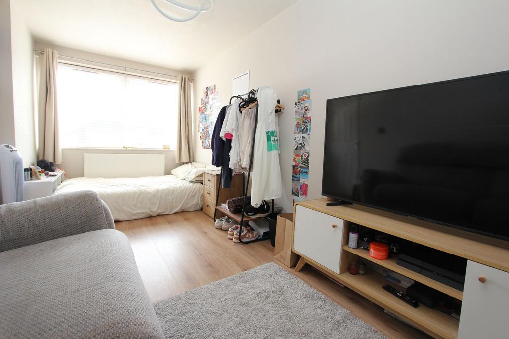 Second Reception / 5th Bedroom