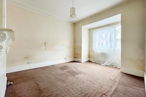 2 bedroom flat for sale, Gillingham Road, Gillingham, Kent, ME7