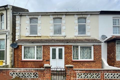 2 bedroom flat for sale, Gillingham Road, Gillingham, Kent, ME7