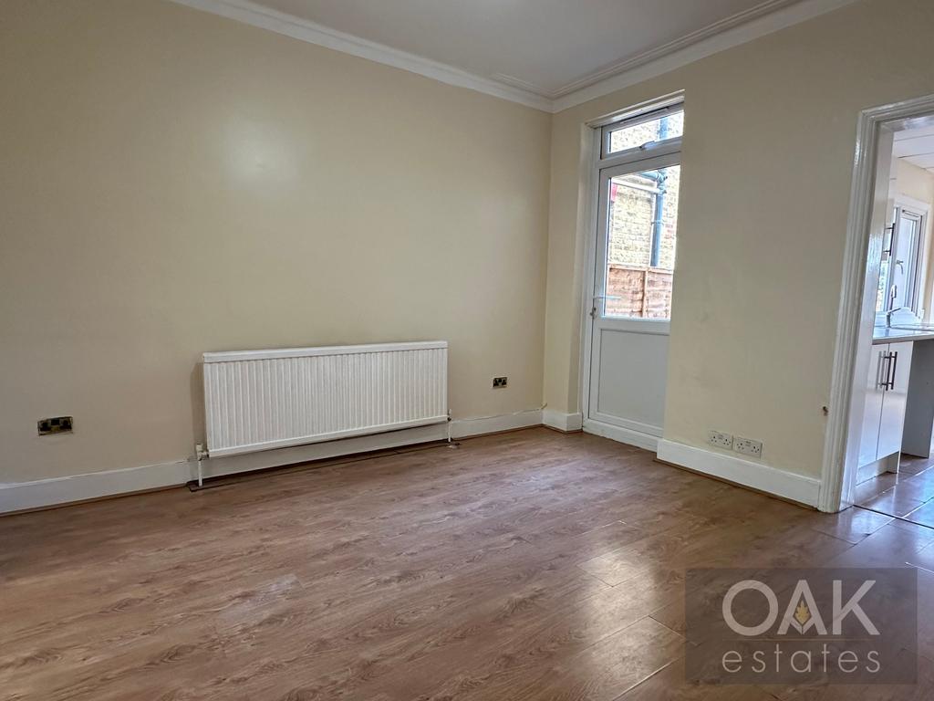 Titchfield Road, Enfield EN3 3 bed terraced house £2,350 pcm (£542 pw)