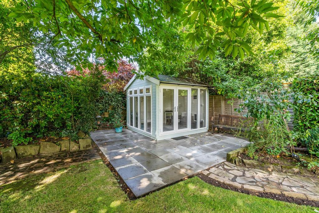 Veryan, 13 Brueton Avenue, Solihull, B91 3 EN LO 20