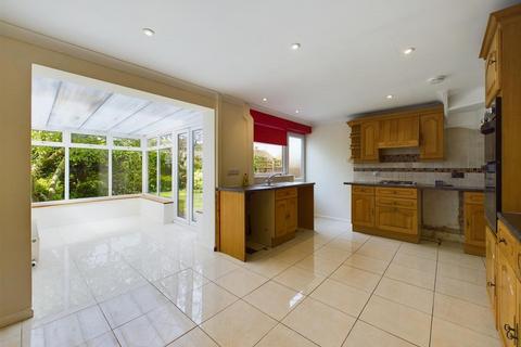 7 Barrington Drive, Hucclecote, Gloucester, GL3 3BS