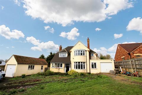 4 bedroom detached house to rent, Greenhill, Evesham