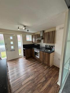 3 bedroom semi-detached house to rent, Sandwell Park, Kingswood, Hull