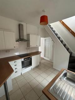 2 bedroom terraced house to rent, Selkirk Street, Hull