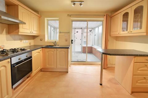 2 bedroom townhouse for sale, 4 Troon Close, Acomb