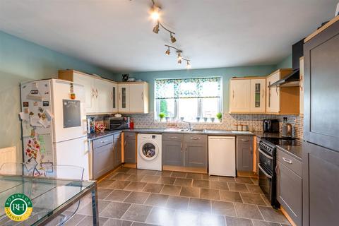 3 bedroom house for sale, Tennyson Avenue, Sprotbough, Doncaster
