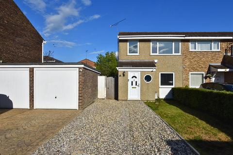 3 bedroom terraced house for sale, Begonia Close, Chelmsford