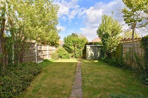 3 bedroom terraced house for sale, Begonia Close, Chelmsford