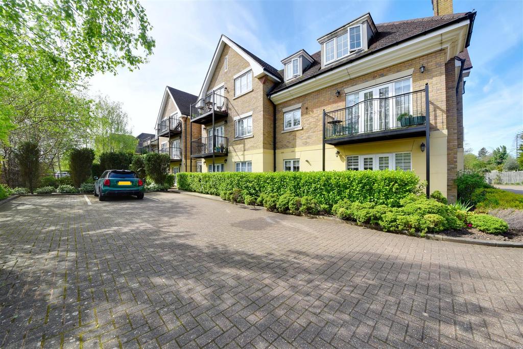Holders Hill Road, Mill Hill 1 bed flat for sale £375,000