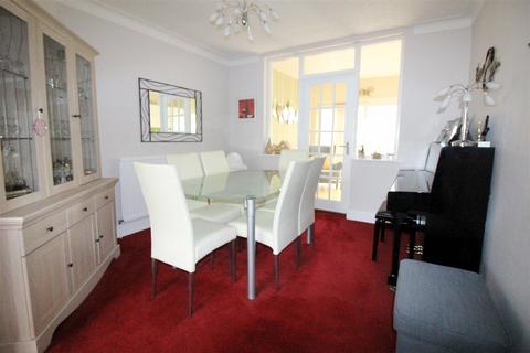 3 bedroom terraced house for sale, Whitehouse Avenue, Borehamwood