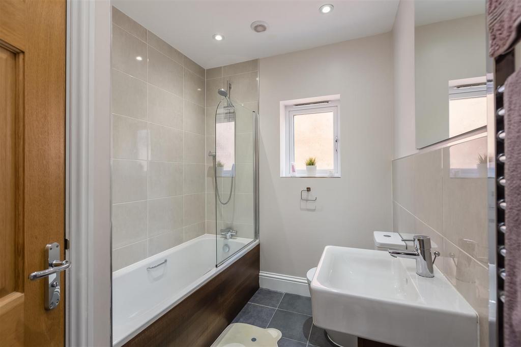 Farm View 18 Bathroom.jpg