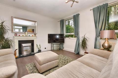 3 bedroom flat for sale, Woodcroft Drive, Eastbourne