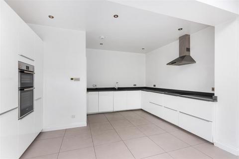3 bedroom house to rent, Gore Road, Raynes Park SW20