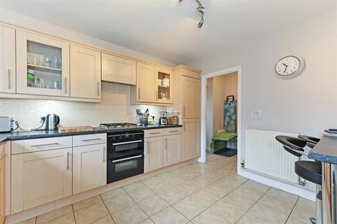 37 Caspian Close, Fishbourne, Chichester, PO18 8AY
