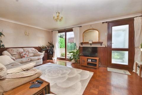 3 bedroom terraced house for sale, Faversham Road, Eastbourne