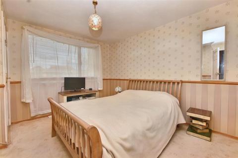 3 bedroom terraced house for sale, Faversham Road, Eastbourne