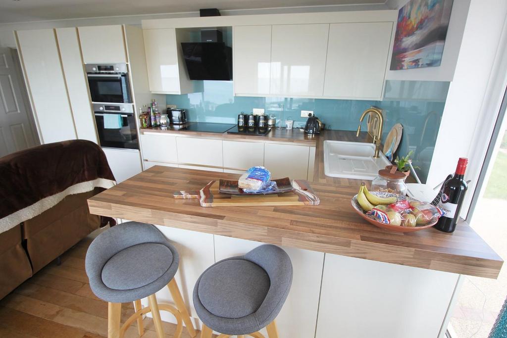 Kitchen 1.JPG