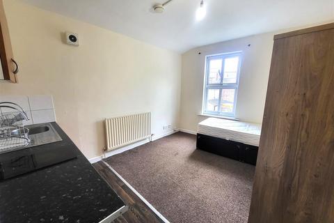1 bedroom in a house share to rent, Merridale Road, Wolverhampton, WV3 9SB