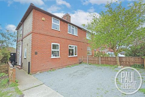 3 bedroom semi-detached house for sale, Oulton Road, Oulton Broad, NR32