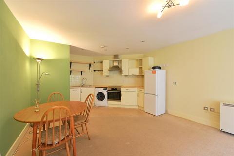 2 bedroom apartment to rent, Curlew House, Heron Court