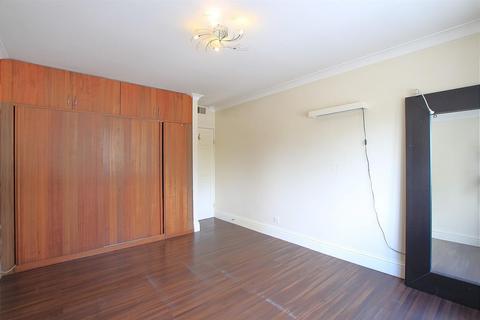 2 bedroom apartment to rent, Wheatlands, Hounslow TW5
