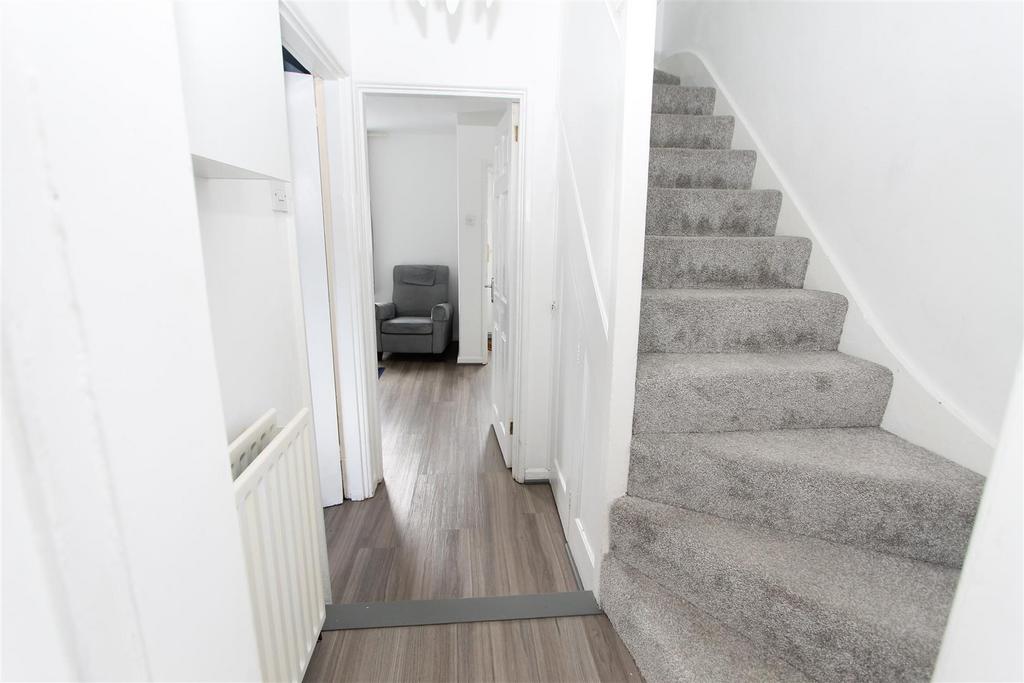 Hallway w 2.jpg