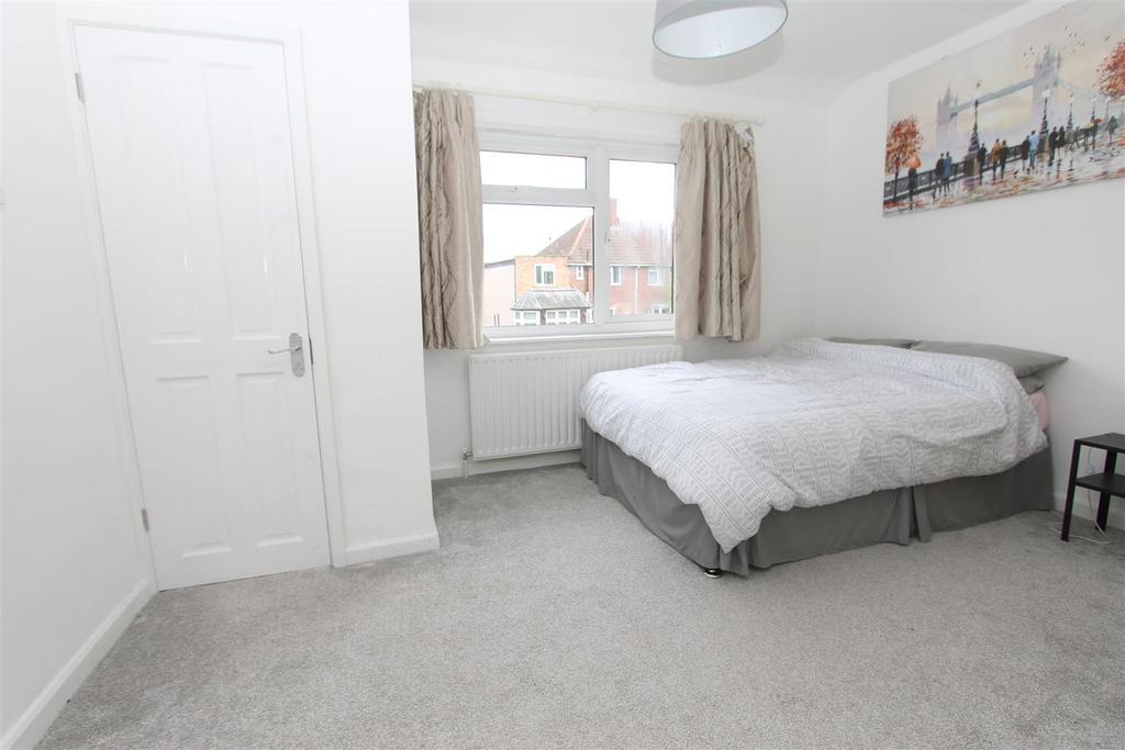 Bedroom 1 w.jpg