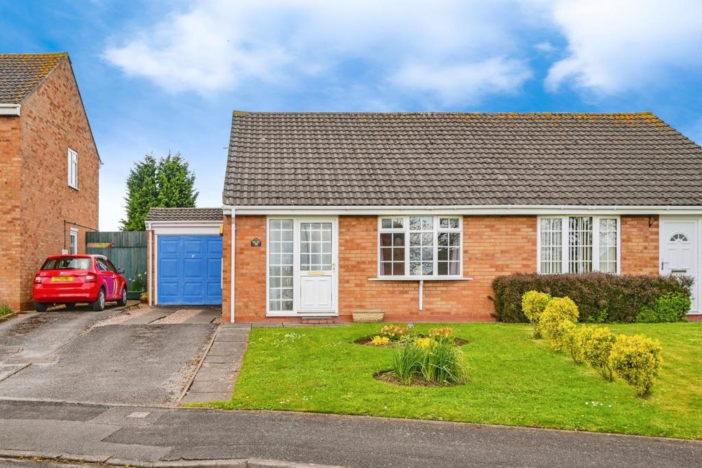 Cornfield Drive, Lichfield 2 bed semidetached bungalow for sale £265,000