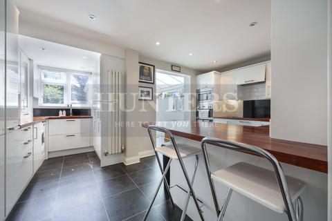 137 Mayfield Gardens, London, W7 3RA