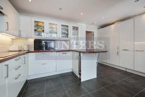 137 Mayfield Gardens, London, W7 3RA