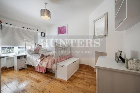 137 Mayfield Gardens, London, W7 3RA