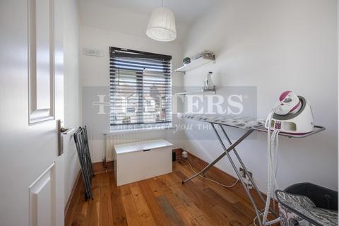 137 Mayfield Gardens, London, W7 3RA