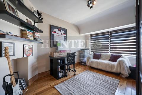 137 Mayfield Gardens, London, W7 3RA