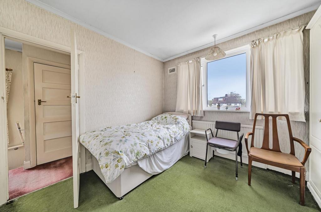 Bedroom 1 (rear)