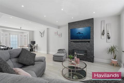 4 bedroom house for sale, Church Street, London