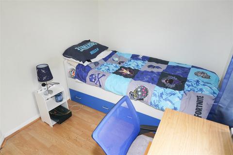 2 bedroom flat for sale, Lydham Close, Redditch