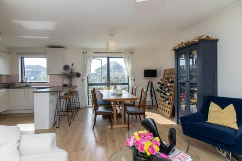 111 Carlton Vale, London, NW6 5HQ